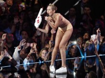 2015 MTV VMA To Kick Off In Few Hours, All Eyes On Wildcard Host Miley Cyrus