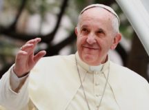 Christians Should Apologize Gays: Pope Francis