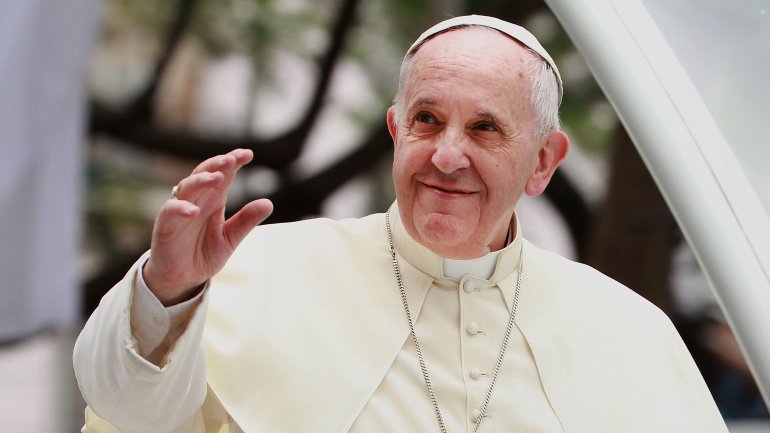 Christians Should Apologize Gays- Pope Francis