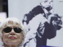 Times Square’s V-J Day Iconic Photo Nurse Kissed By Sailor Dies