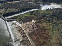 188,000 Evacuated In California Fearing Flood Due To Hole In Oroville Dam