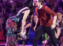 Katy Perry Calls One Direction Star Niall Horan To Stop Flirting