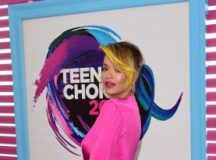 Rita Ora Appears In Cleavage-Baring Pink Dress At 2017 Teen Choice Awards