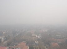 Mexico City shuts schools due to high air pollution