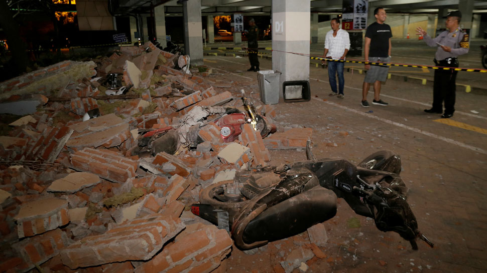 Indonesia earthquake: Tsunami warning lifted